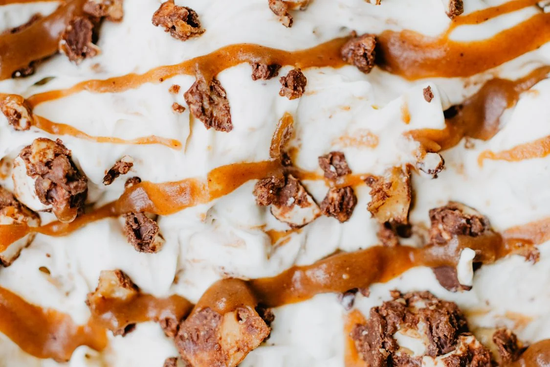 Vanilla ice cream swirled with caramel drizzle and chocolate cookie chunks